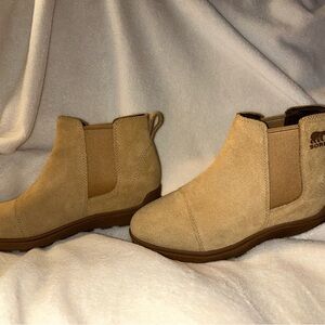 Sorel Light Brown Suede Chelsea Boots